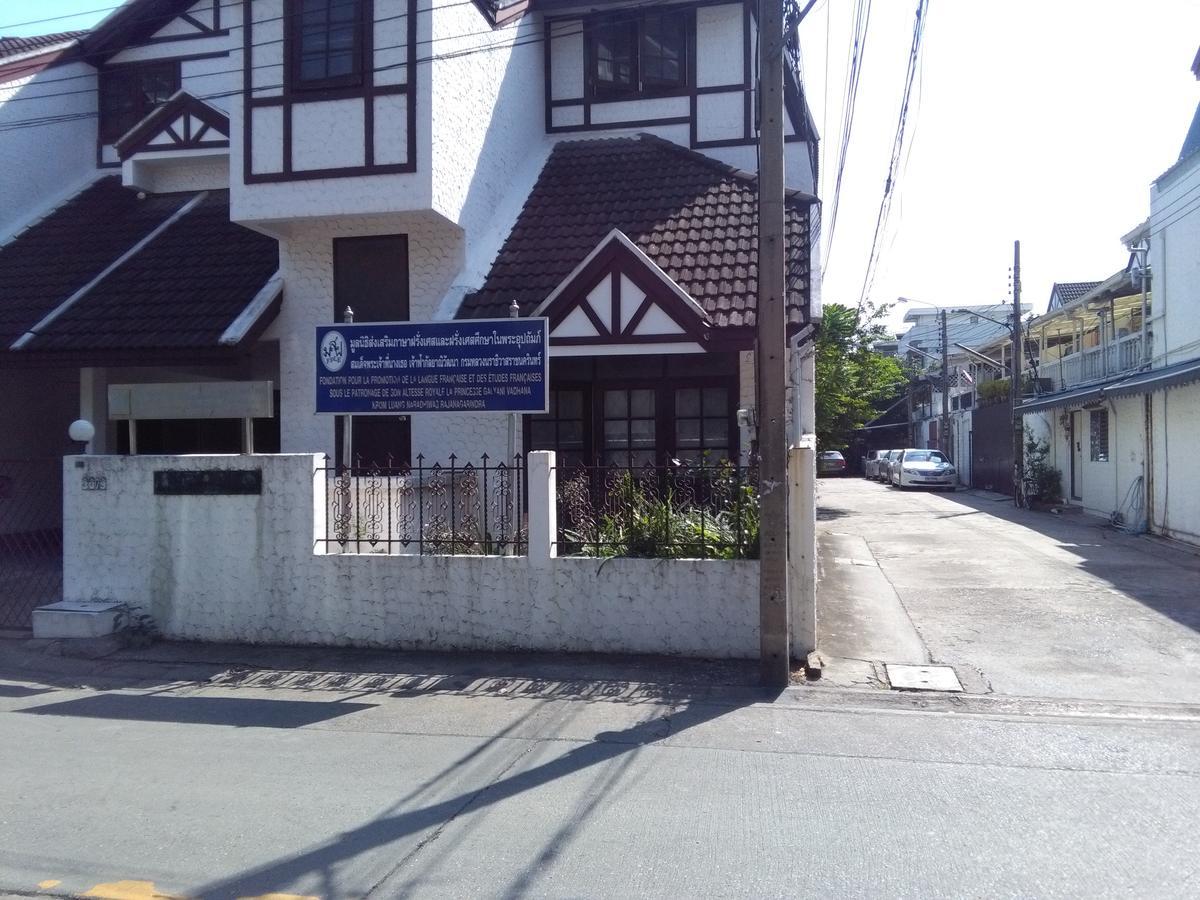 Hostel Baan Paan Sook Unitato Bangkok Exterior foto